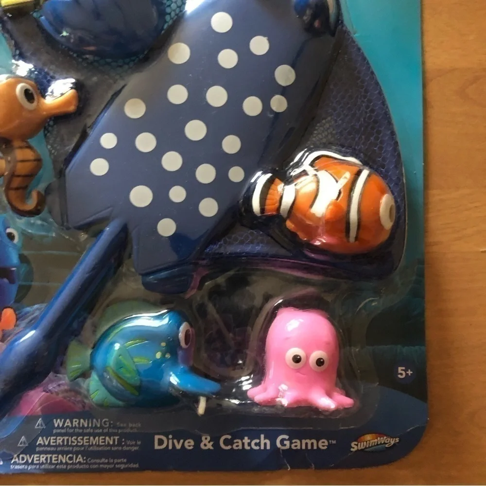 Disney Finding Dory Dive & Catch Game Swim Pool Bath Tool NEW Nemo Fish
